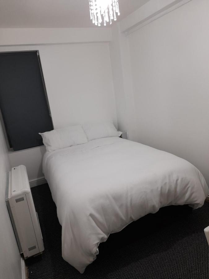 Zest Apartment Two Манчестър Екстериор снимка