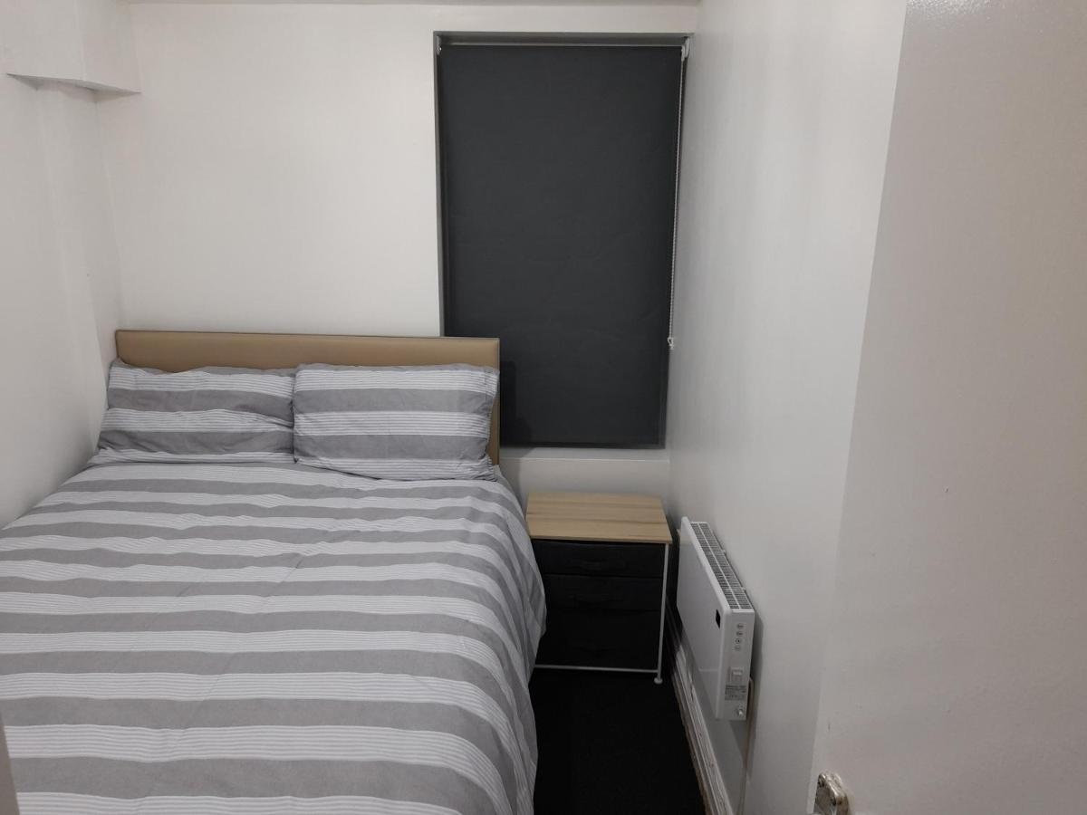 Zest Apartment Two Манчестър Екстериор снимка