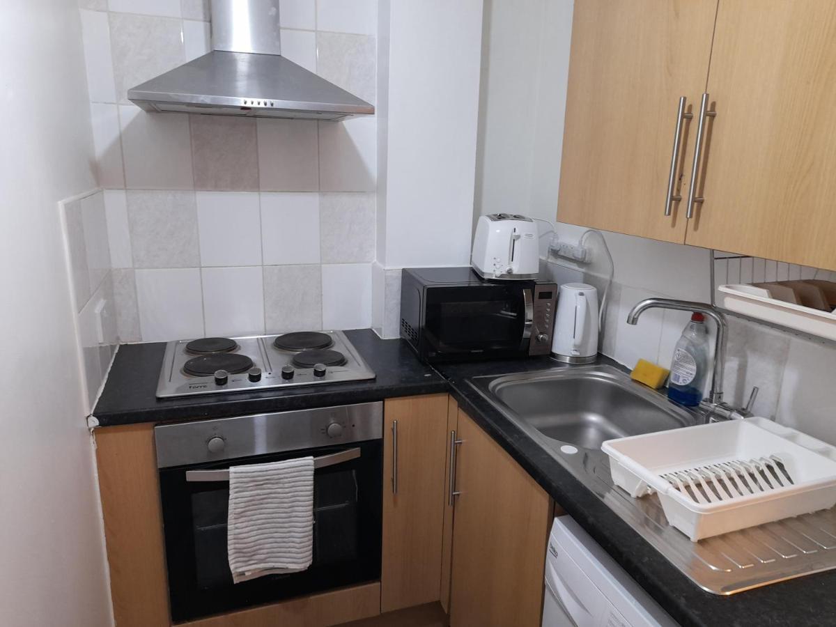 Zest Apartment Two Манчестър Екстериор снимка