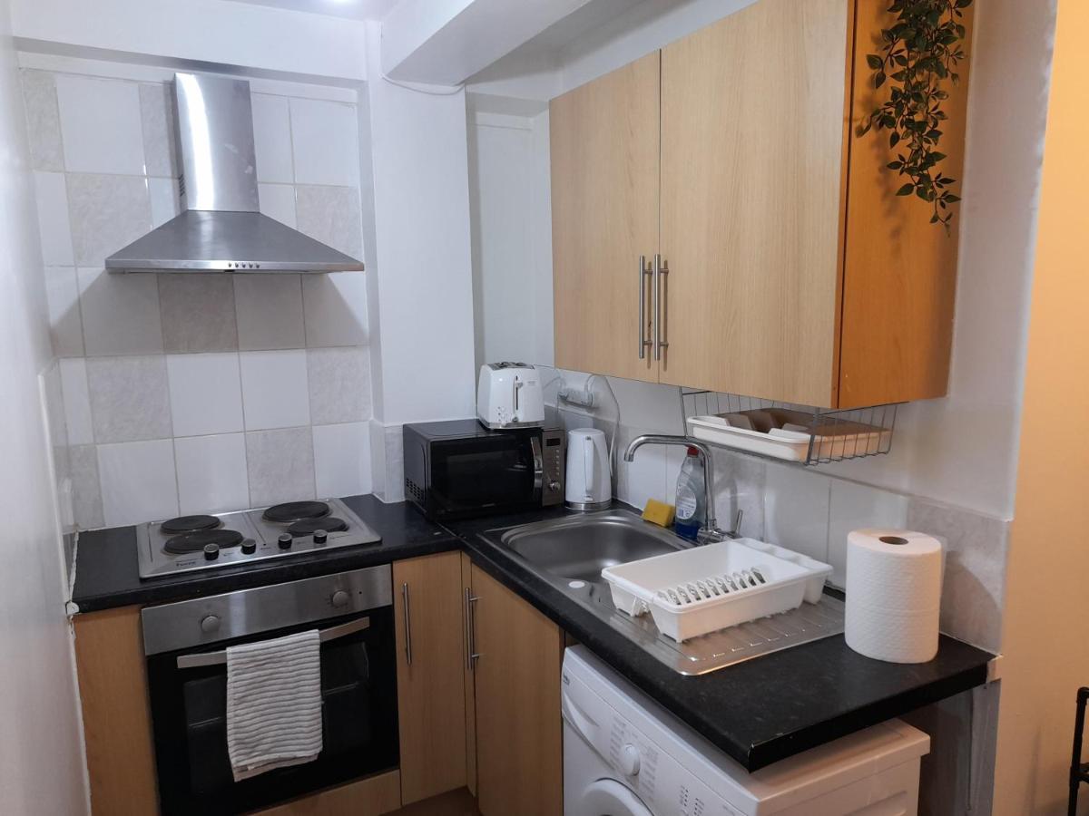 Zest Apartment Two Манчестър Екстериор снимка
